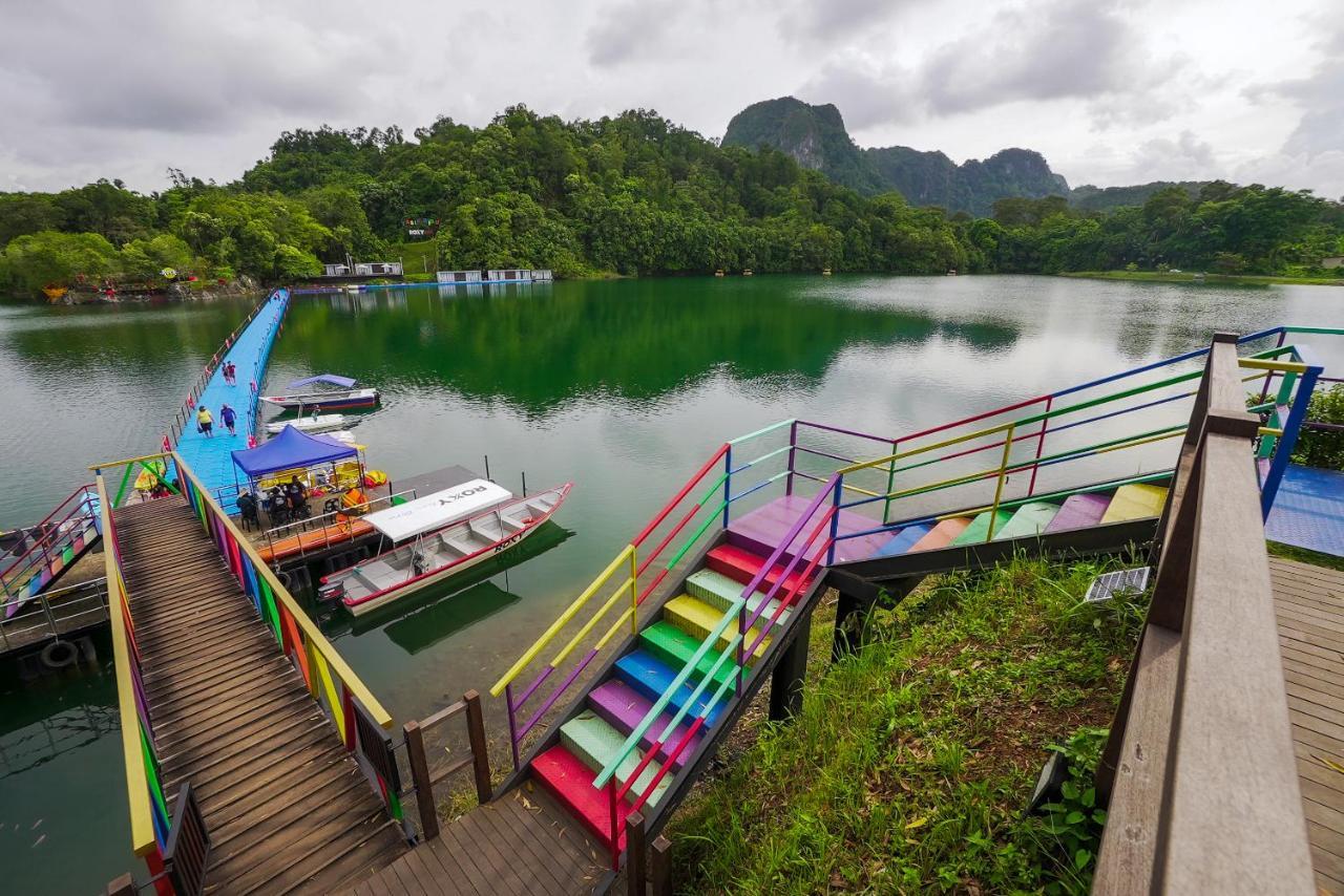 Roxy Tasik Biru Resort City Bau Extérieur photo