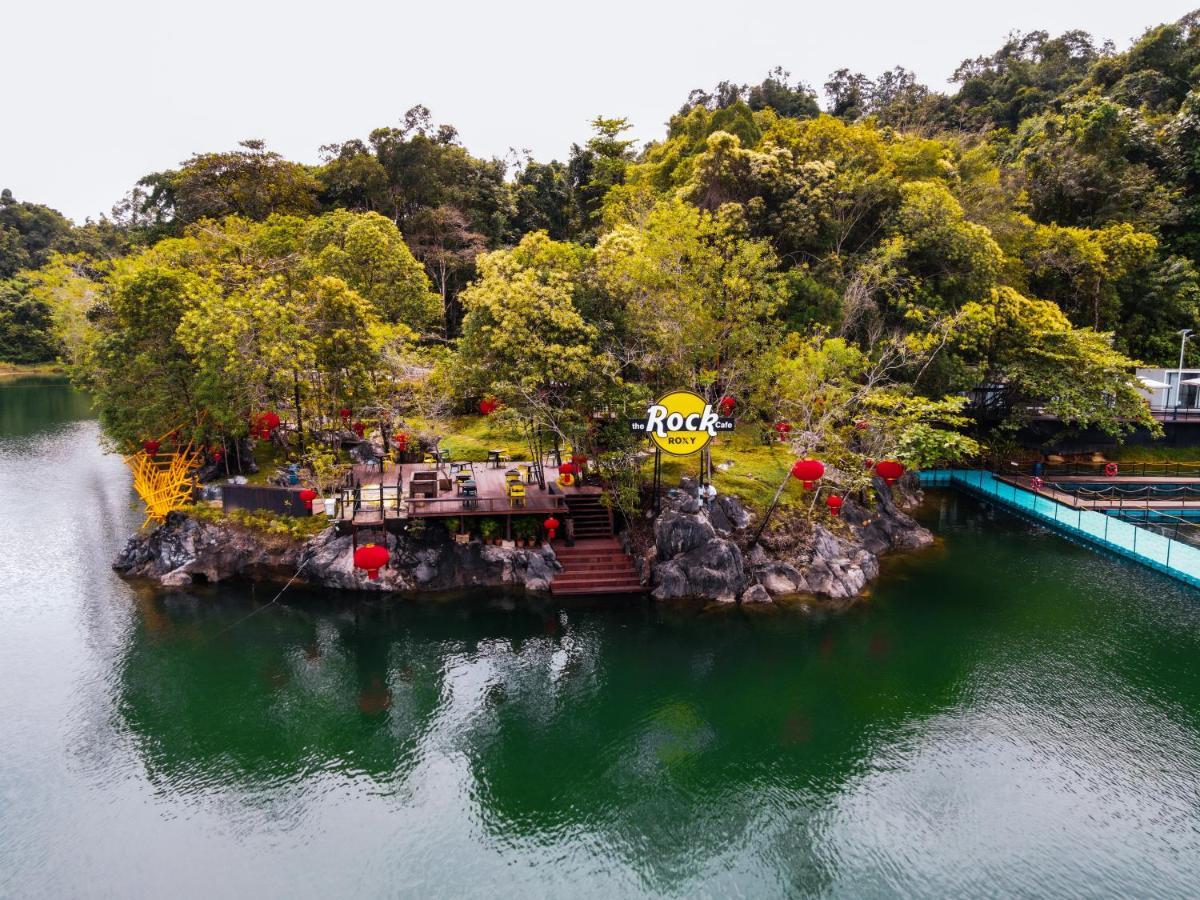 Roxy Tasik Biru Resort City Bau Extérieur photo