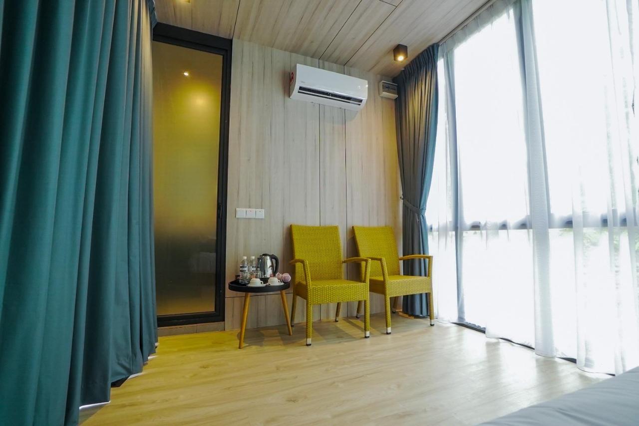 Roxy Tasik Biru Resort City Bau Extérieur photo