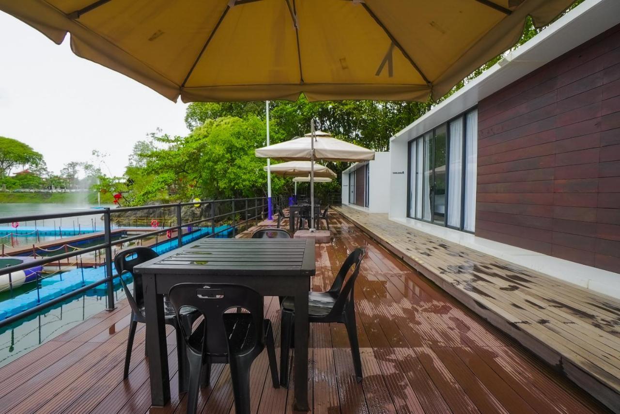 Roxy Tasik Biru Resort City Bau Extérieur photo