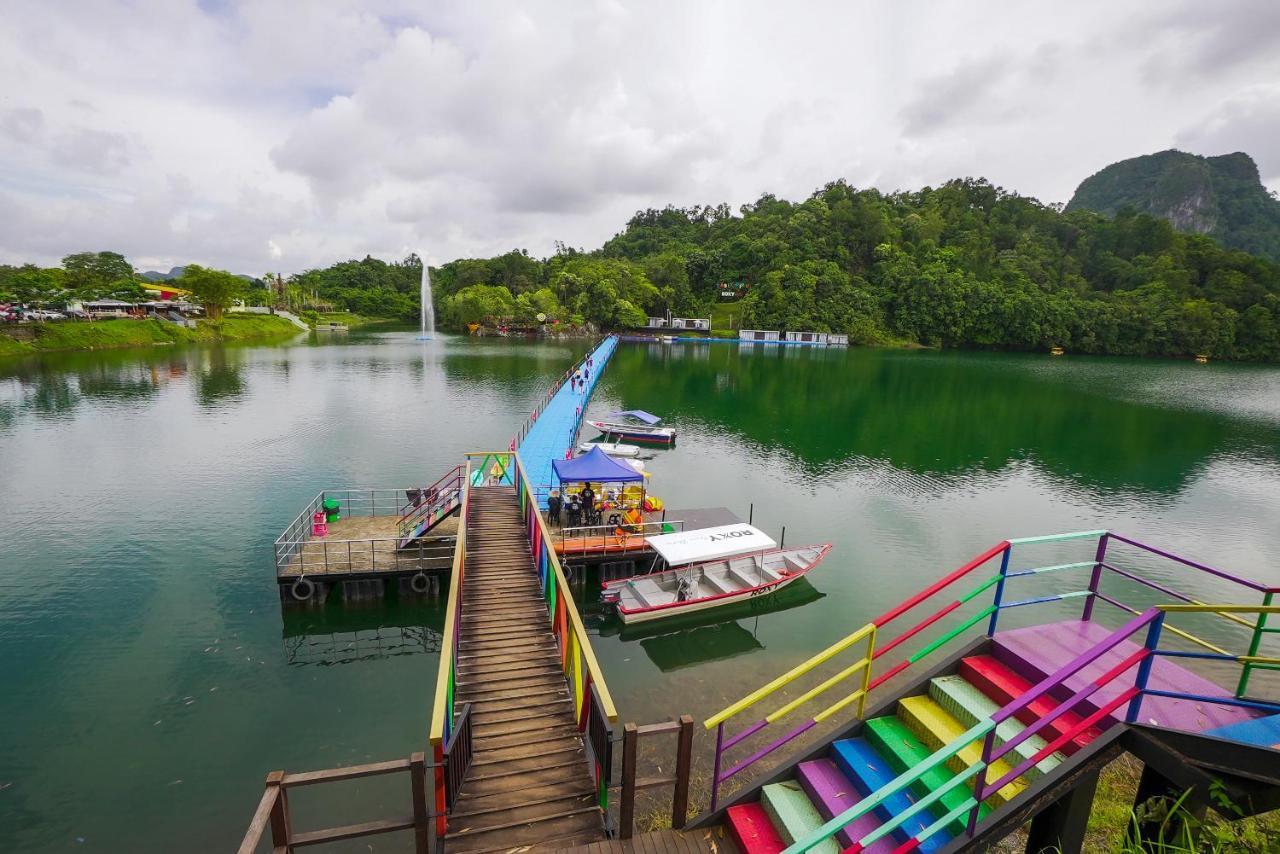 Roxy Tasik Biru Resort City Bau Extérieur photo