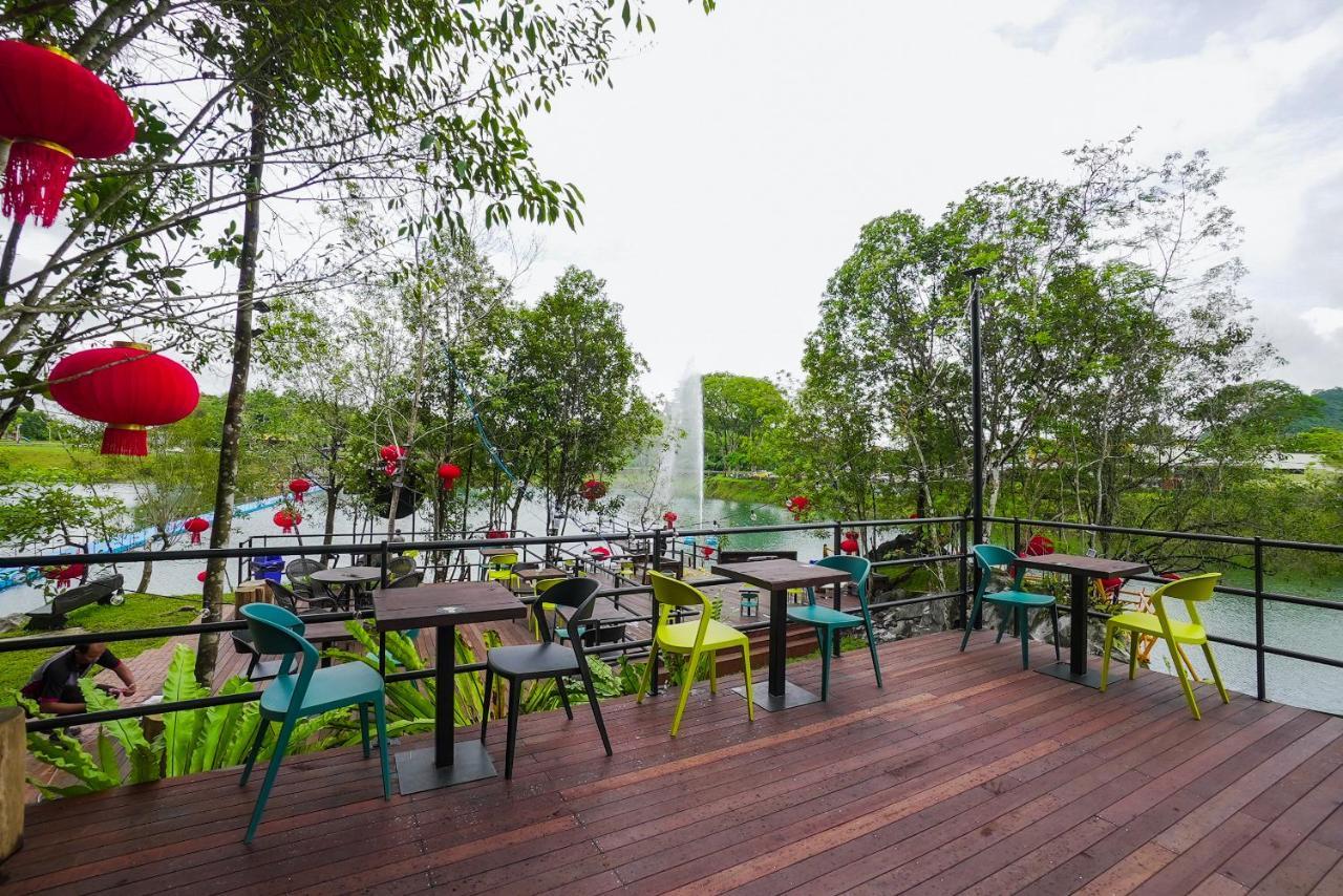 Roxy Tasik Biru Resort City Bau Extérieur photo