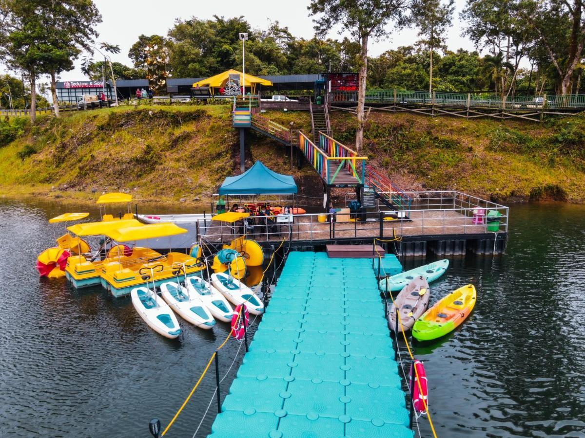 Roxy Tasik Biru Resort City Bau Extérieur photo