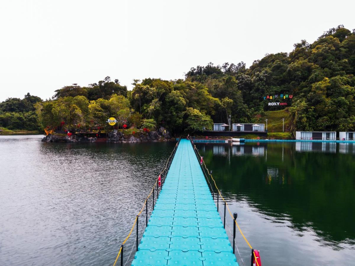 Roxy Tasik Biru Resort City Bau Extérieur photo